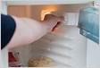 É mito que desligar a geladeira a noite economiza energi
